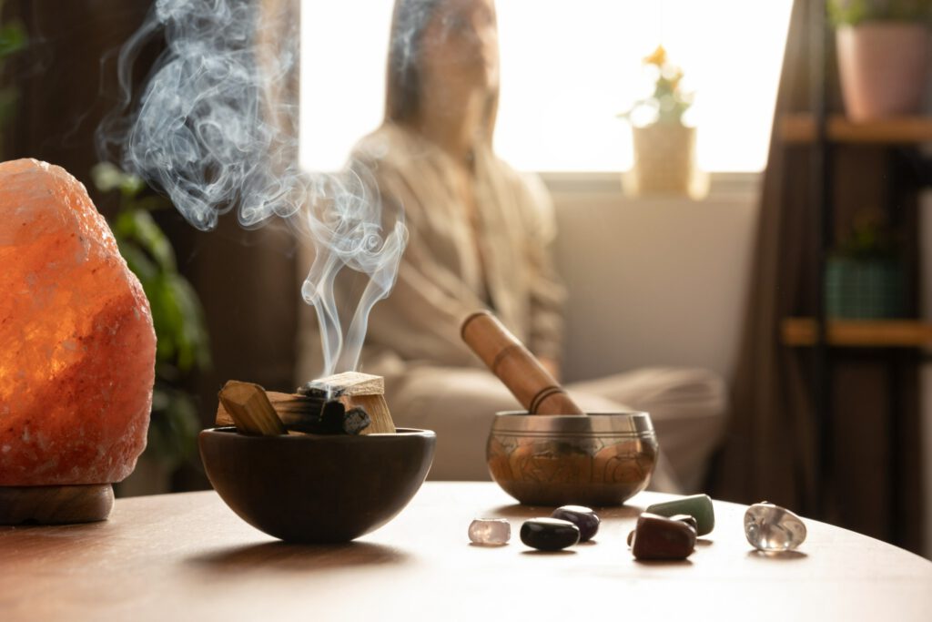 Ayurvedischer Lebensstil: Tipps für Stressabbau und achtsames Leben